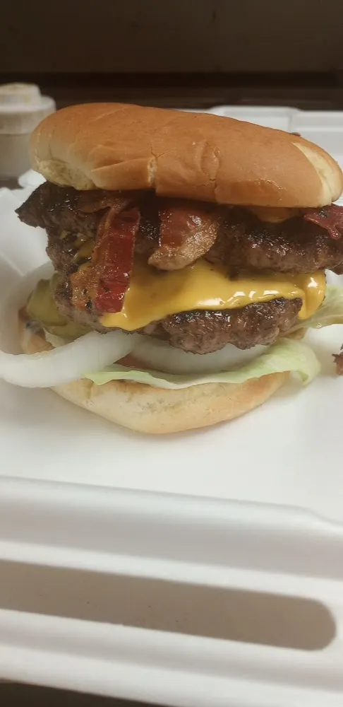 Fresh Cut Lettuce Tomato Pickles and Onion Nice